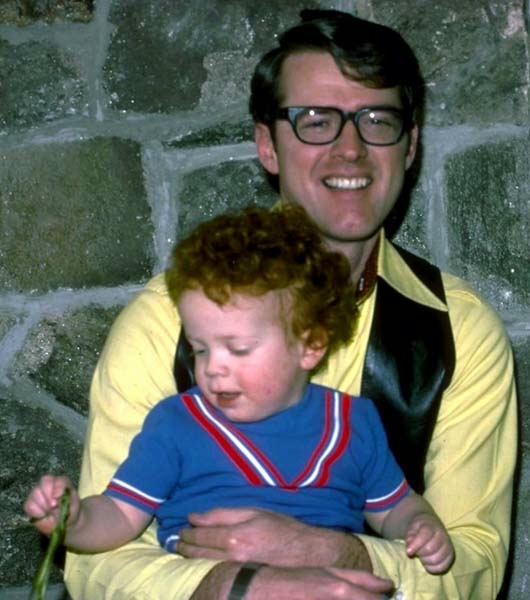 ../Images/Chris and Dad abt 1975.jpg